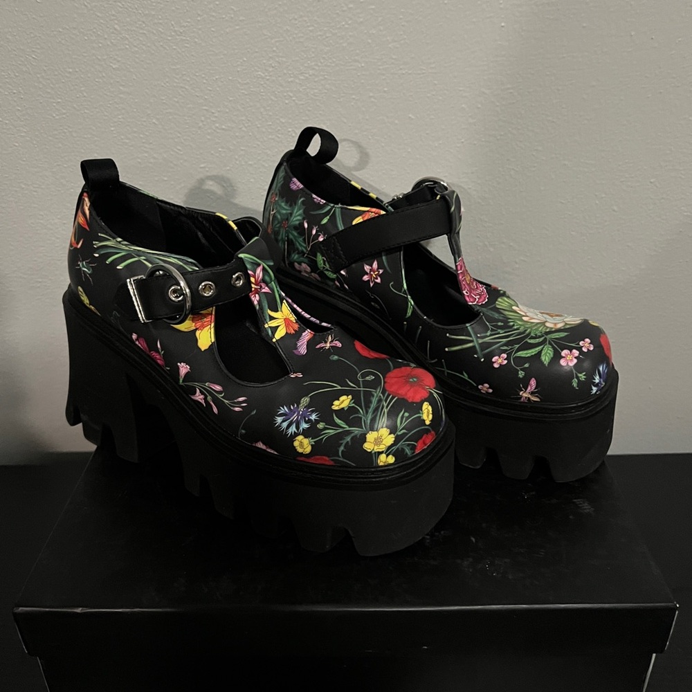 Floral Platform Mary Jane Shoes - Picture 2 of 4